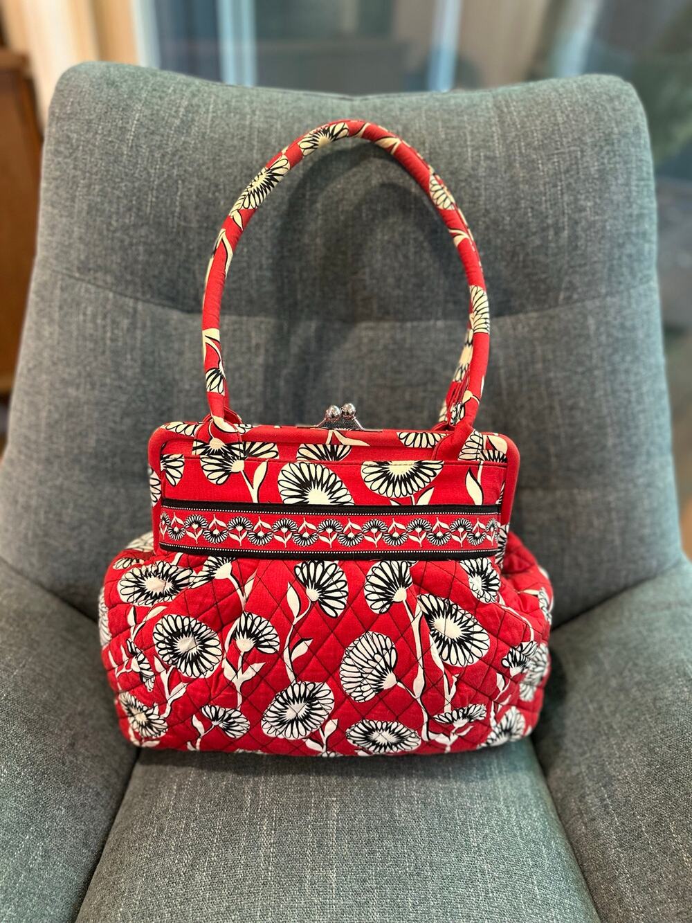 Vera Bradley retired "Deco Daisy" Purse